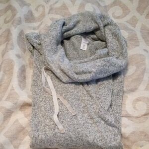Gilligan & O'Malley Heathered Gray Cowl Neck Top